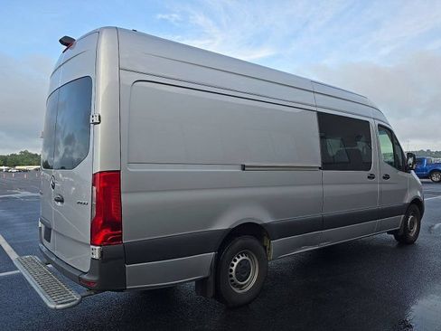 Used 2024 Mercedes-Benz Sprinter 2500 image 3
