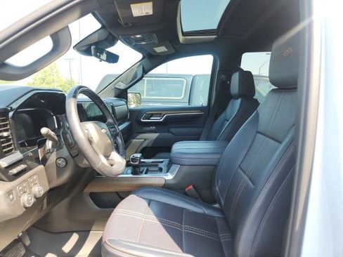 Used 2026 Chevrolet Silverado 1500 High Country w/ Technology Package AWD/4WD image 9