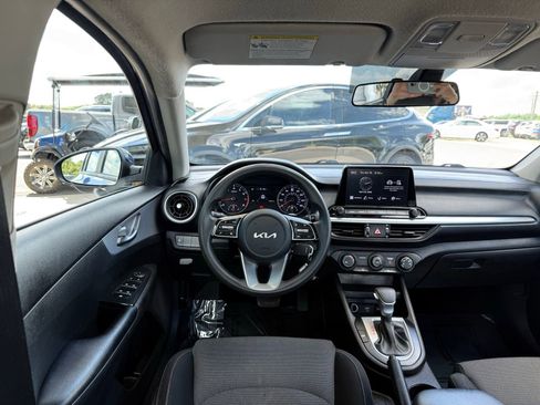 Used 2022 Kia Forte LXS FWD image 25