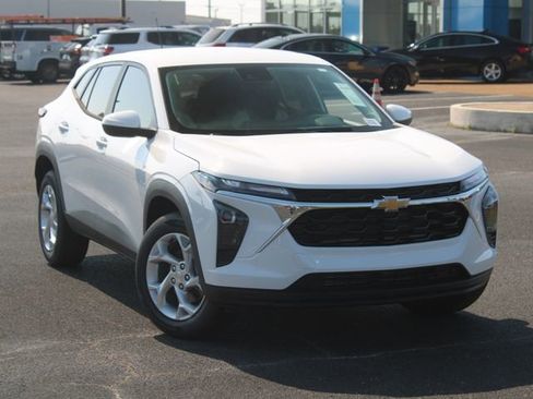 New 2026 Chevrolet Trax LS image 6
