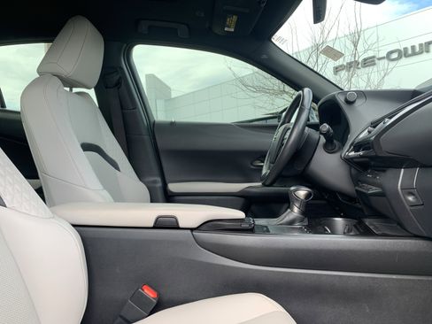 Used 2020 Lexus UX 200 w/ Premium Package image 35