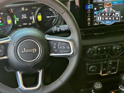 Used 2025 Jeep Wrangler Unlimited Sahara AWD/4WD image 13