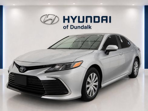 Used 2024 Toyota Camry LE FWD image 4