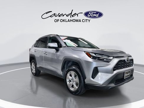 Used 2023 Toyota RAV4 XLE AWD/4WD image 2
