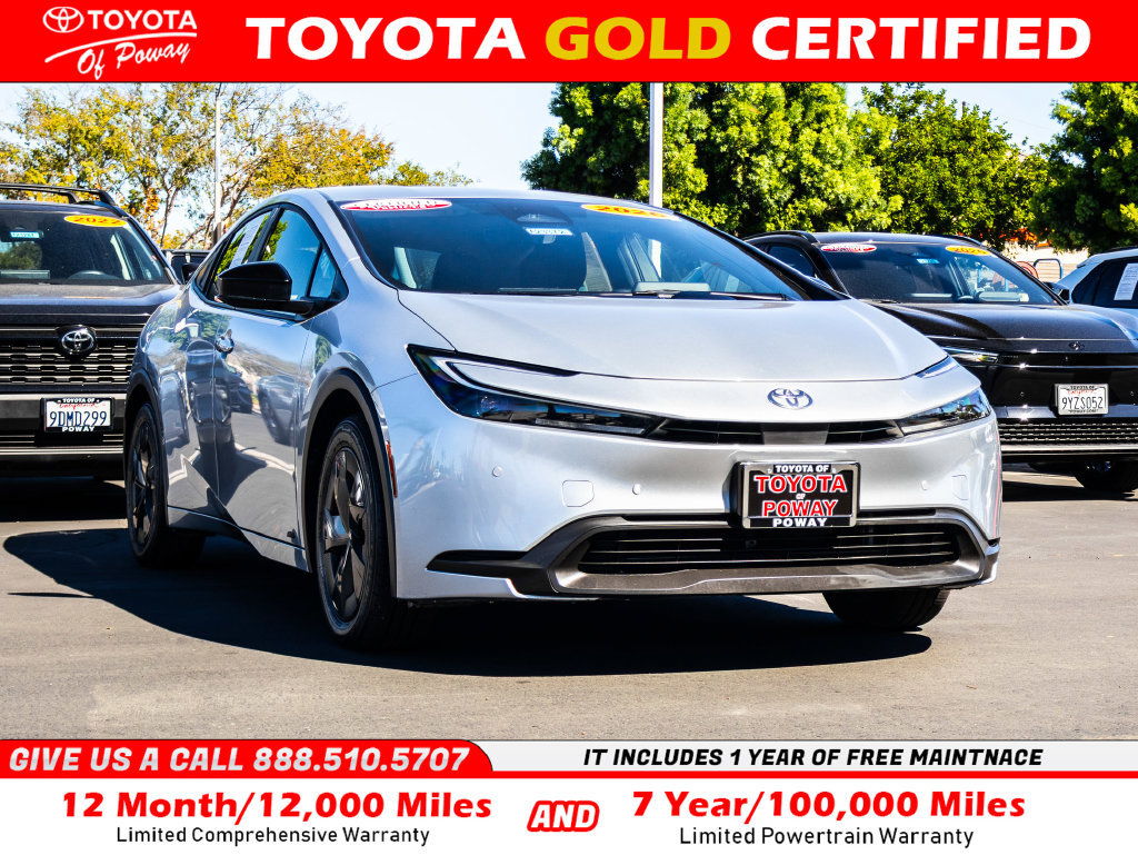Used 2026 Toyota Prius LE AWD/4WD image 1