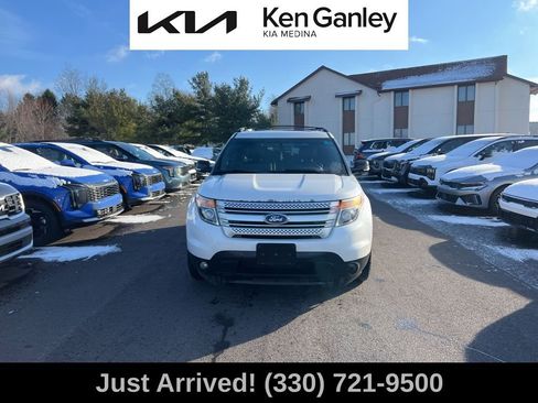 Used 2013 Ford Explorer XLT image 2