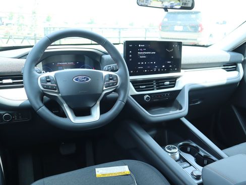 New 2026 Ford Explorer Active RWD image 2