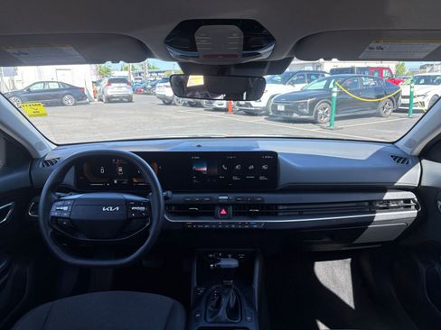 Used 2025 Kia K4 LXS image 33