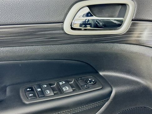 Used 2022 Jeep Grand Cherokee Laredo X RWD image 22