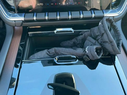 Used 2026 GMC Yukon Denali w/ Sun & Power Step Package image 18