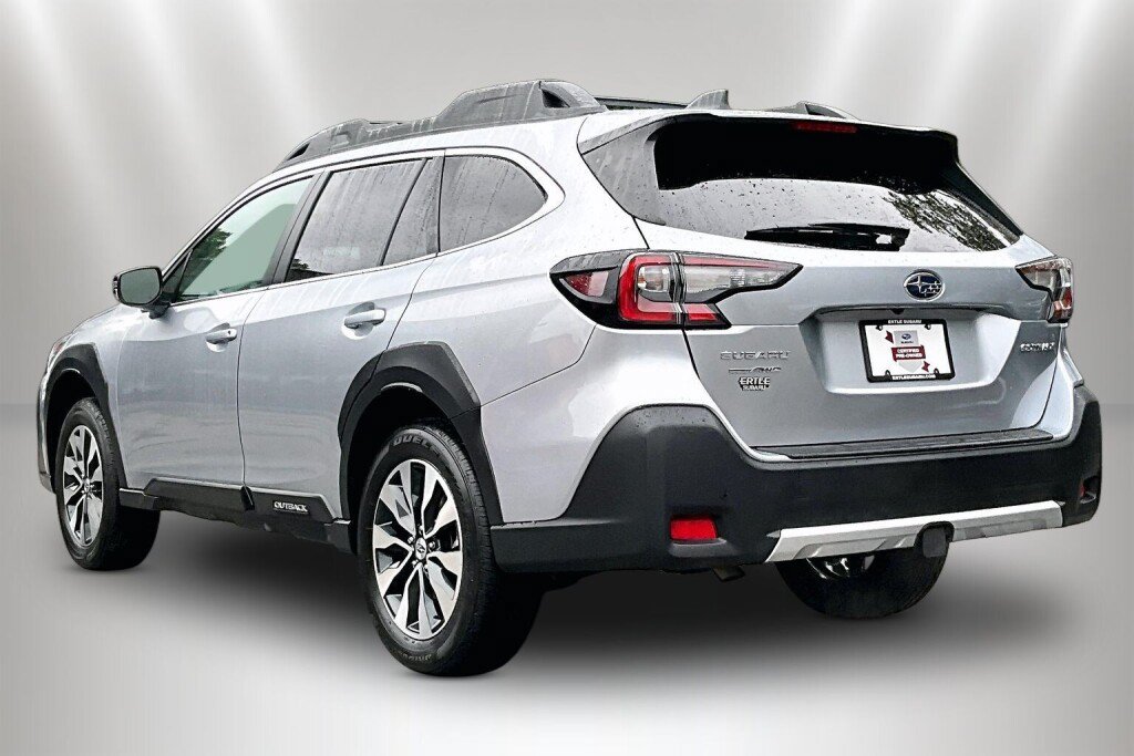 Certified 2025 Subaru Outback Limited AWD/4WD image 4
