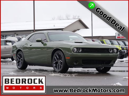Used 2020 Dodge Challenger SXT w/ Blacktop Package image 1