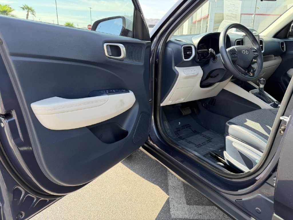 Used 2022 Hyundai Venue Limited FWD image 5