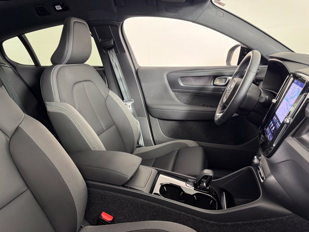 Certified 2023 Volvo C40 Recharge Core AWD/4WD image 2
