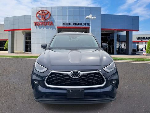 Used 2023 Toyota Highlander LE image 5