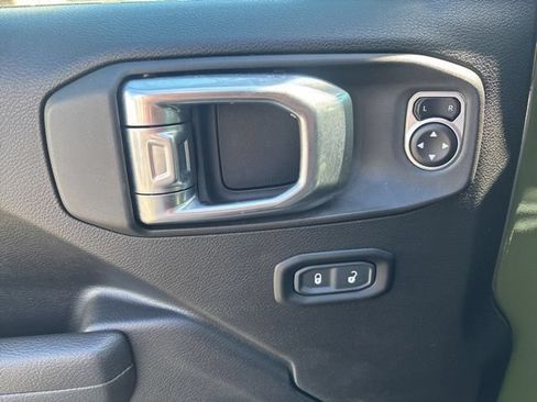 Used 2024 Jeep Wrangler Unlimited w/ Convenience Group AWD/4WD image 10