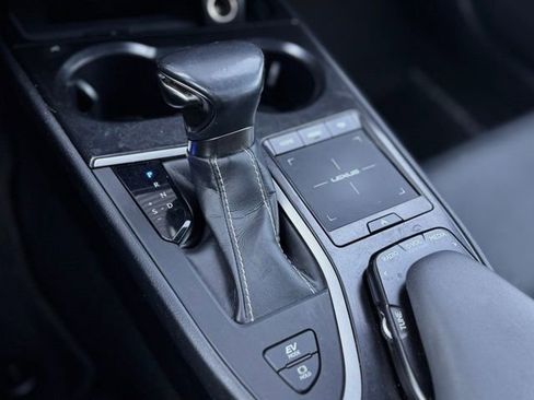 Used 2022 Lexus UX 250h w/ Premium Package image 30