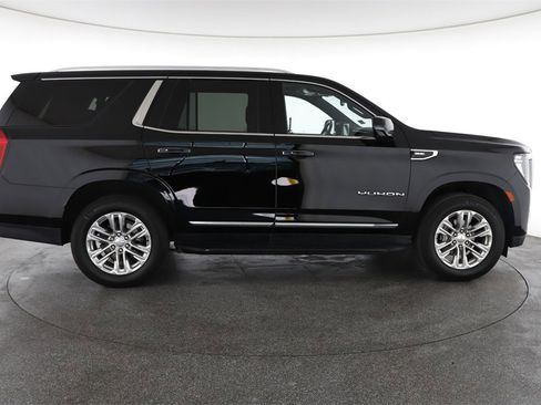 Used 2022 GMC Yukon SLT w/ SLT Premium Package image 14