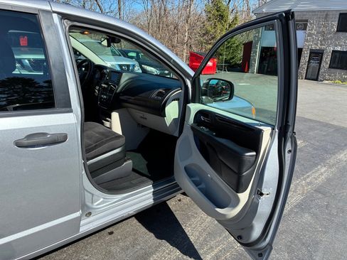 Used 2019 Dodge Grand Caravan SE image 10