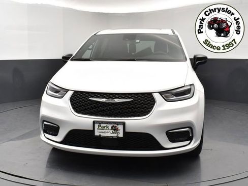 New 2026 Chrysler Pacifica Select AWD/4WD image 2