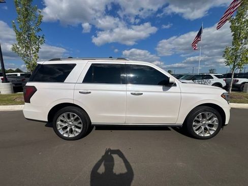 Used 2019 Ford Expedition Limited w/ Equipment Group 302A AWD/4WD image 4