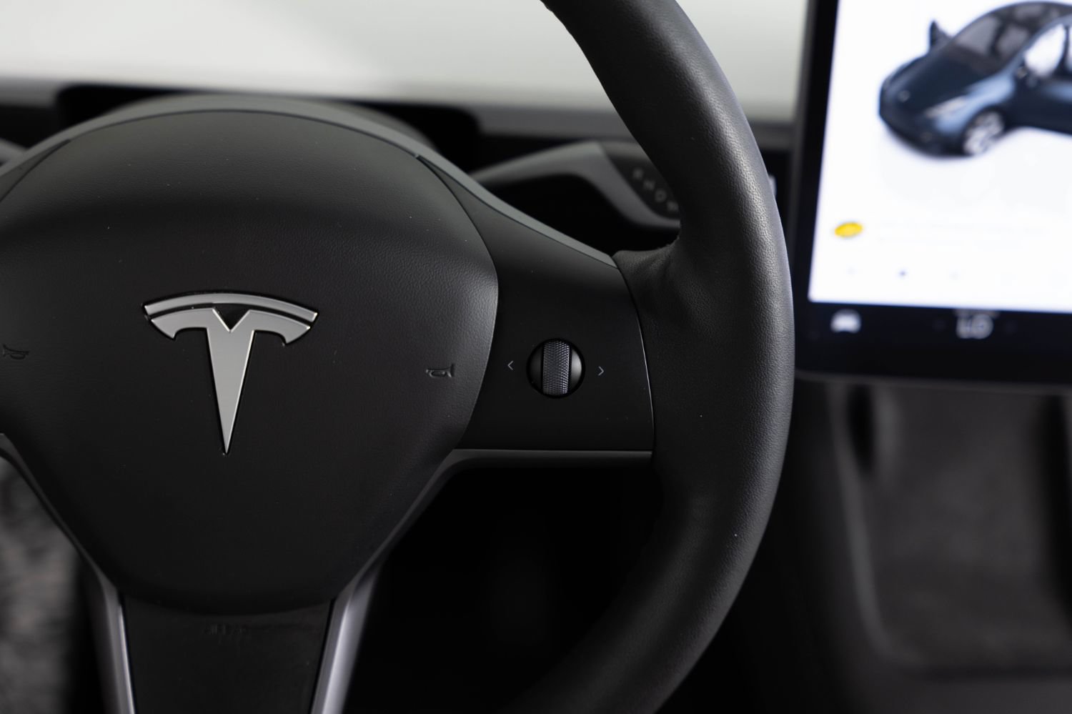 Used 2024 Tesla Model Y Long Range AWD/4WD image 32