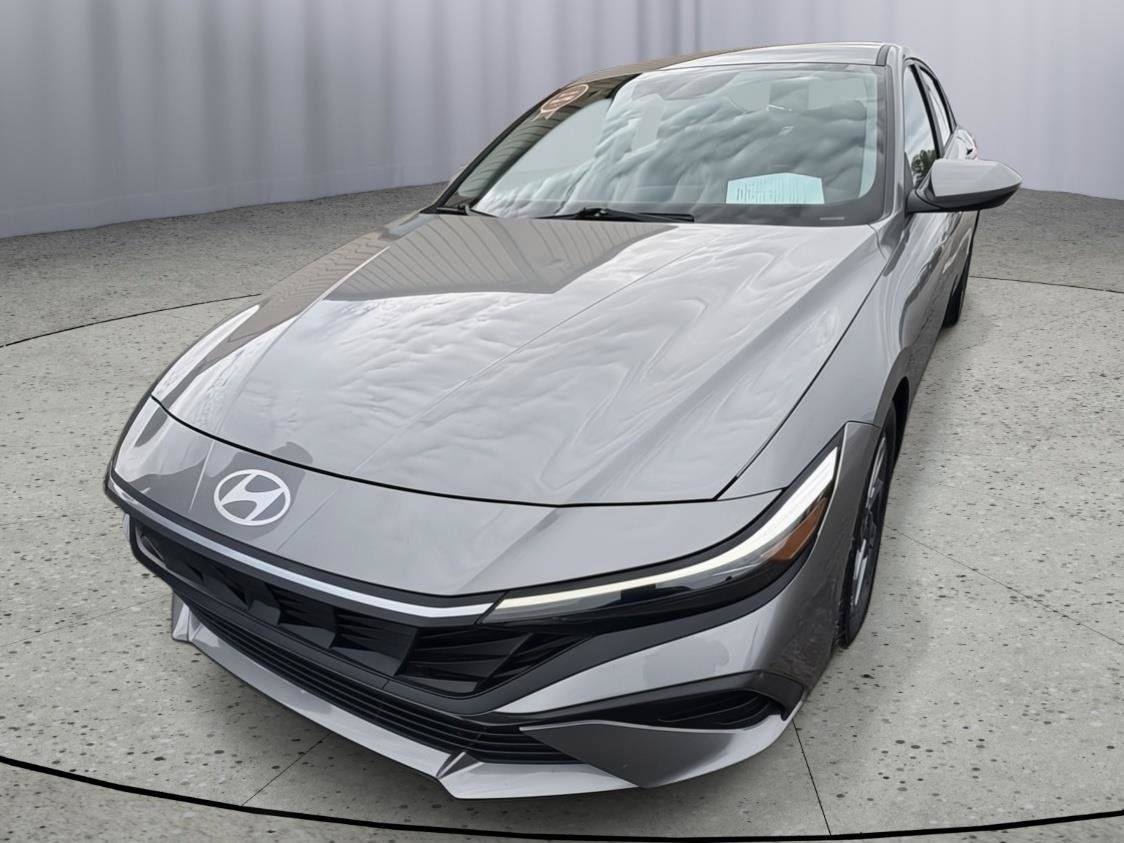 Used 2024 Hyundai Elantra SEL FWD image 1