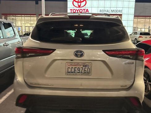 Certified 2022 Toyota Highlander XLE image 3