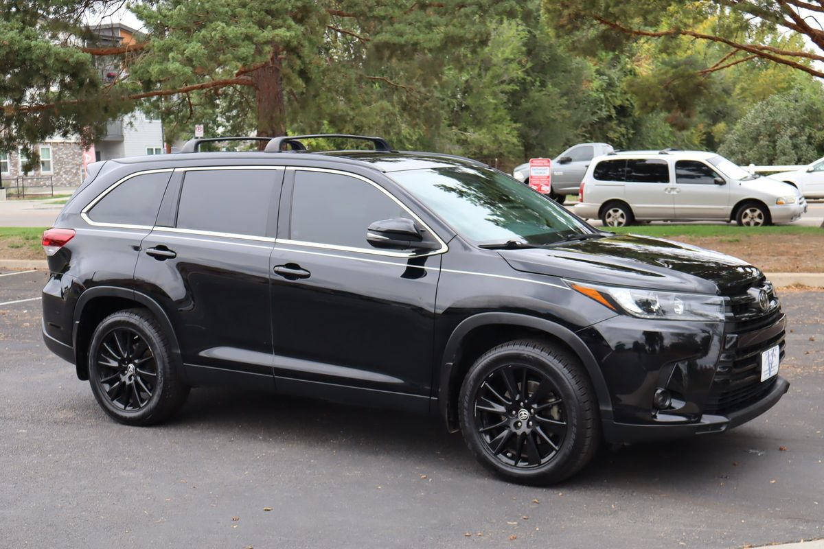 Used 2019 Toyota Highlander SE AWD/4WD image 2