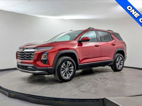 Used 2025 Chevrolet Equinox LT w/ Convenience Package II image 2