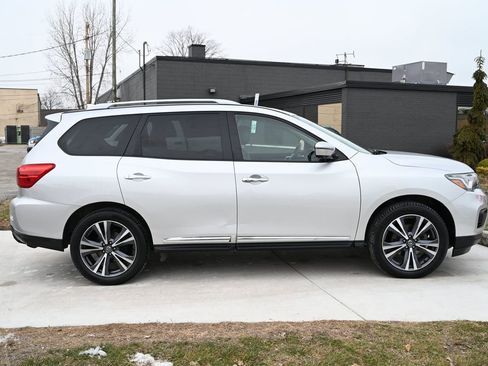 Used 2020 Nissan Pathfinder Platinum image 4