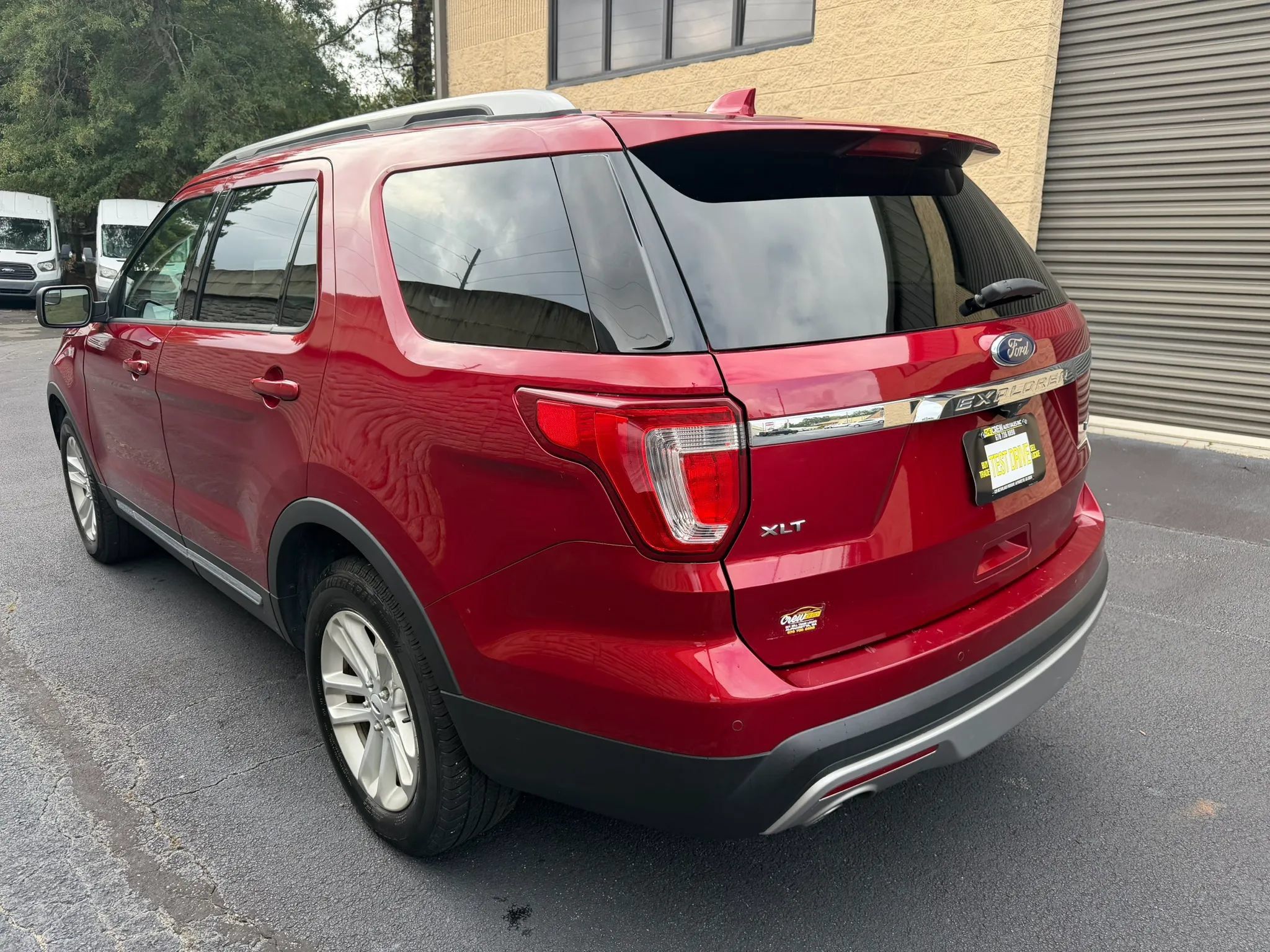 Used 2017 Ford Explorer XLT w/ Equipment Group 202A FWD image 10