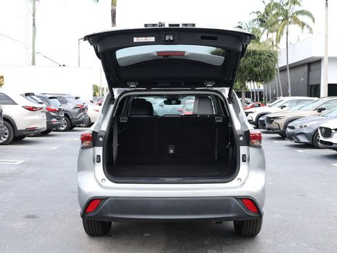 Used 2023 Toyota Highlander XLE FWD image 7