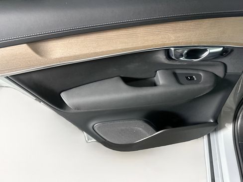 Used 2025 Volvo XC90 B6 Plus image 28