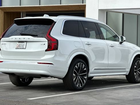 New 2026 Volvo XC90 B6 Plus image 5