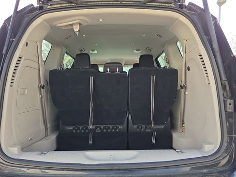 Used 2023 Chrysler Pacifica Touring-L FWD image 28
