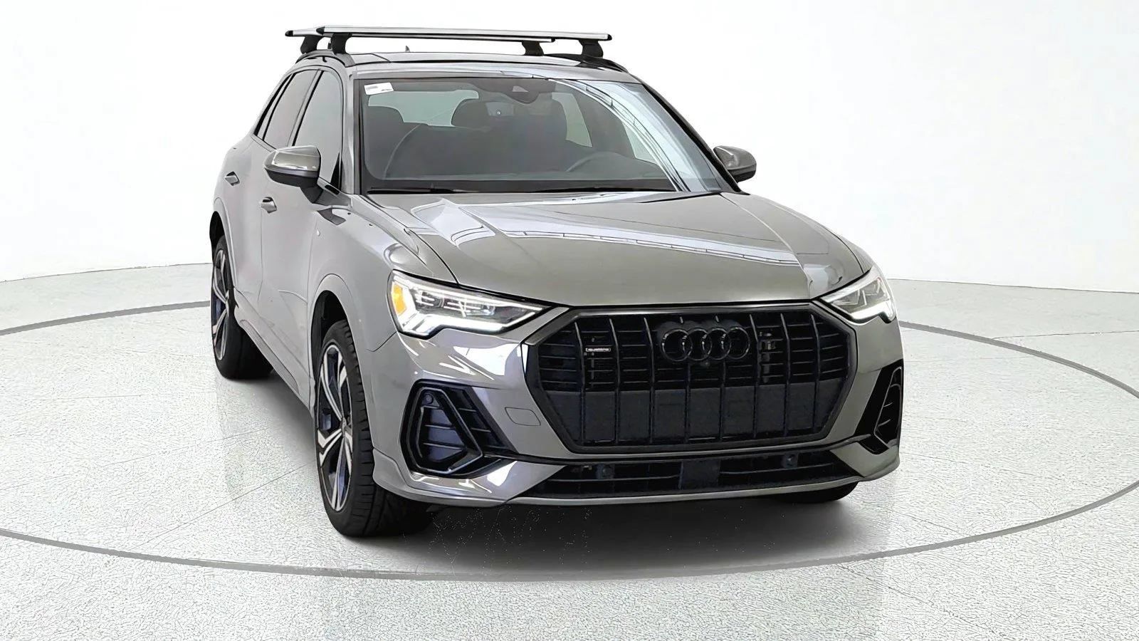 Used 2024 Audi Q3 2.0T Premium Plus w/ Premium Plus Package AWD/4WD image 2