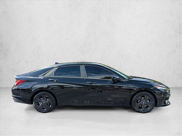 Used 2022 Hyundai Elantra SEL w/ Convenience Package FWD image 4