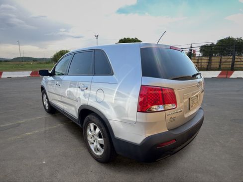 Used 2012 Kia Sorento FWD image 4