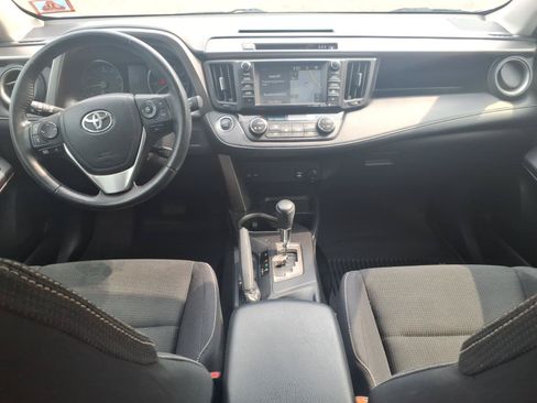 Used 2018 Toyota RAV4 XLE AWD/4WD image 12