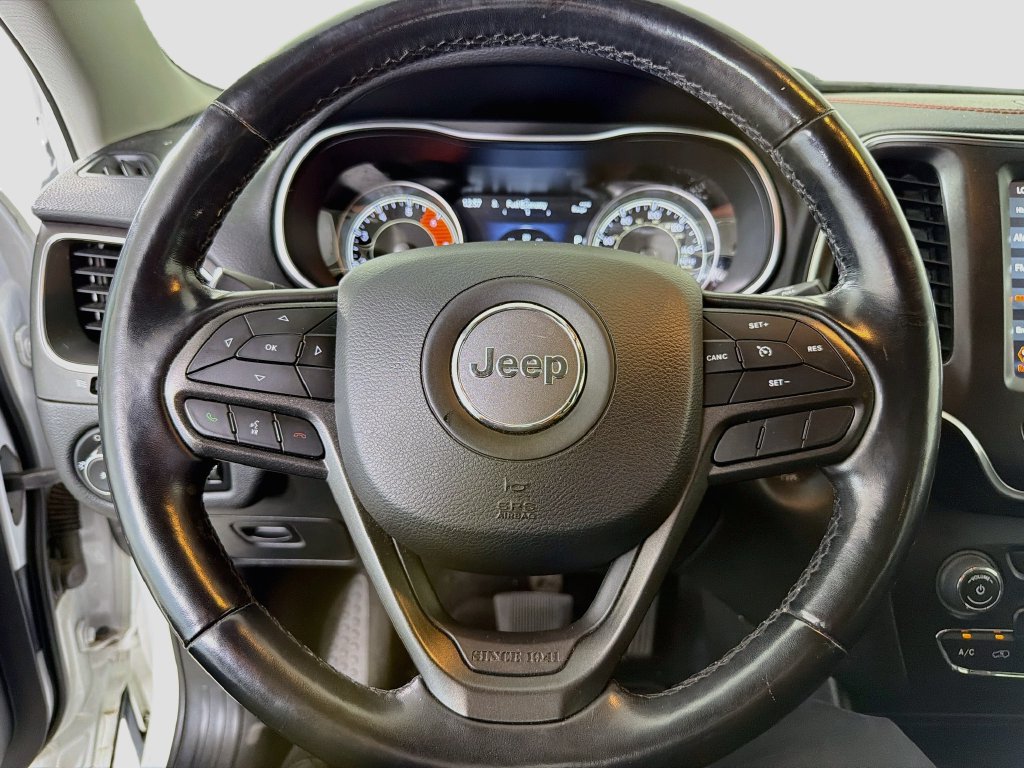 Used 2020 Jeep Cherokee Trailhawk w/ Cold Weather Group AWD/4WD image 15