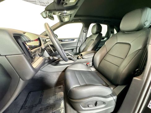 Used 2025 Porsche Cayenne image 5