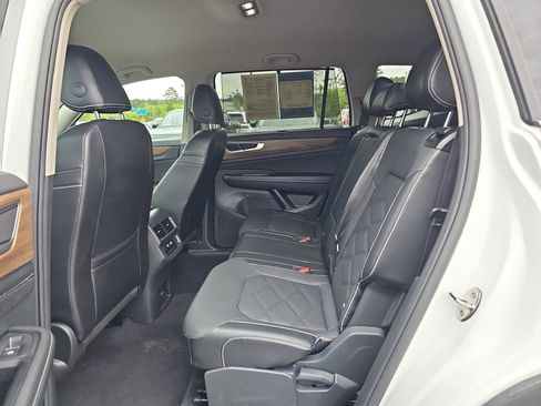 Used 2024 Volkswagen Atlas SE FWD image 17