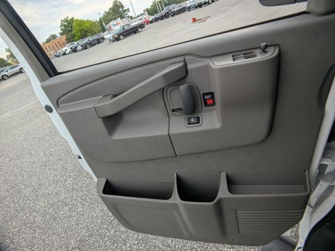 Used 2025 Chevrolet Express 3500 LT w/ LT Preferred Equipment Group RWD image 20