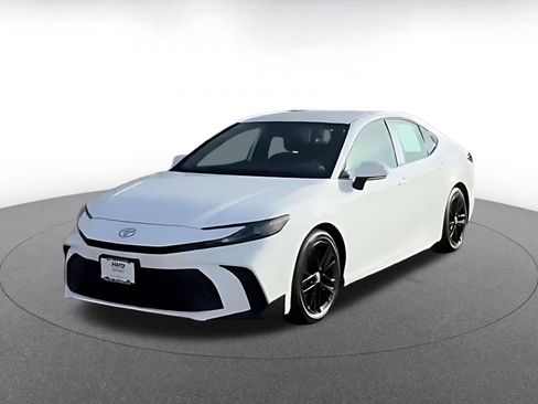 Used 2025 Toyota Camry SE image 7