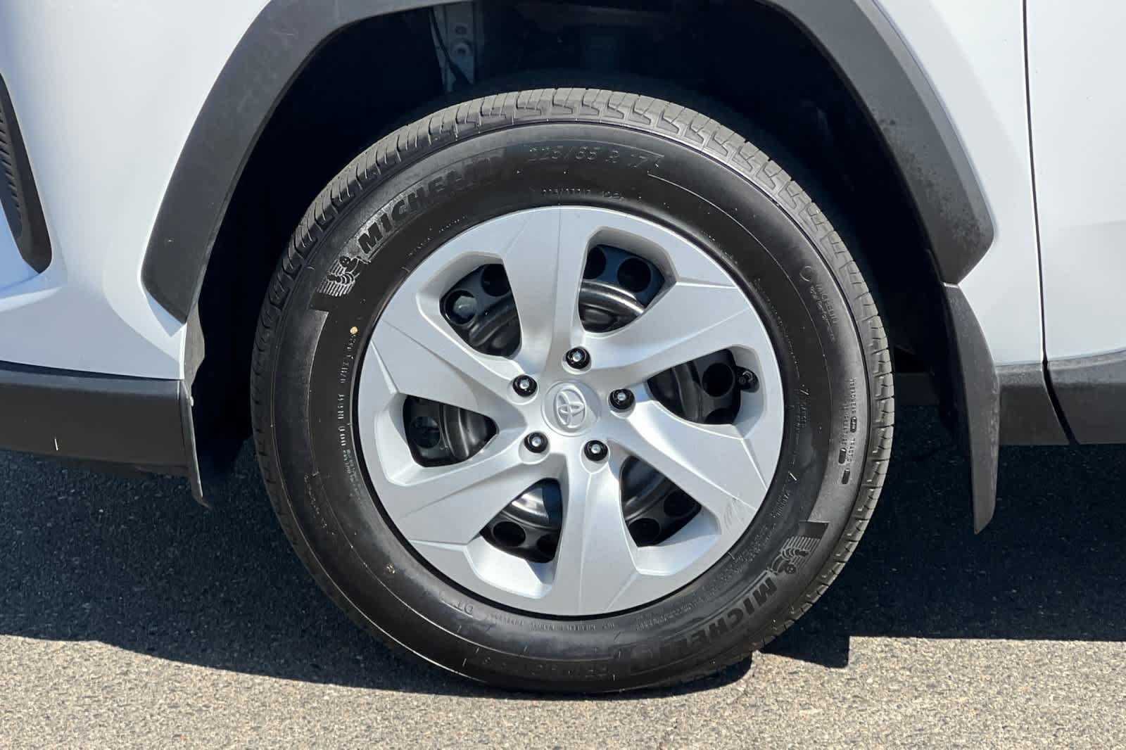 Certified 2025 Toyota RAV4 LE AWD/4WD image 30