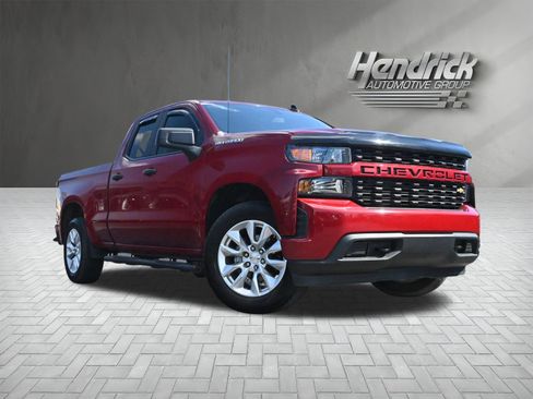Used 2020 Chevrolet Silverado 1500 Custom w/ Custom Value Package image 2