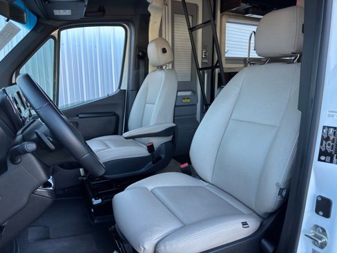 Used 2021 Mercedes-Benz Sprinter 3500 w/ Acoustic Package image 34