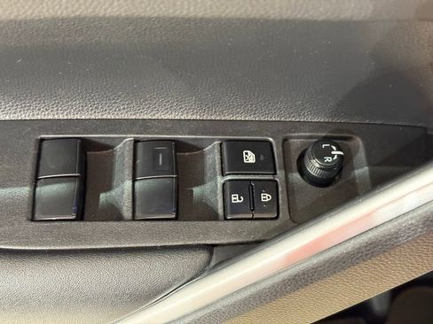 Certified 2023 Toyota Corolla Cross XLE image 16