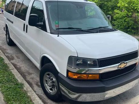 Used 2020 Chevrolet Express 3500 LT w/ LT Preferred Equipment Group RWD image 2